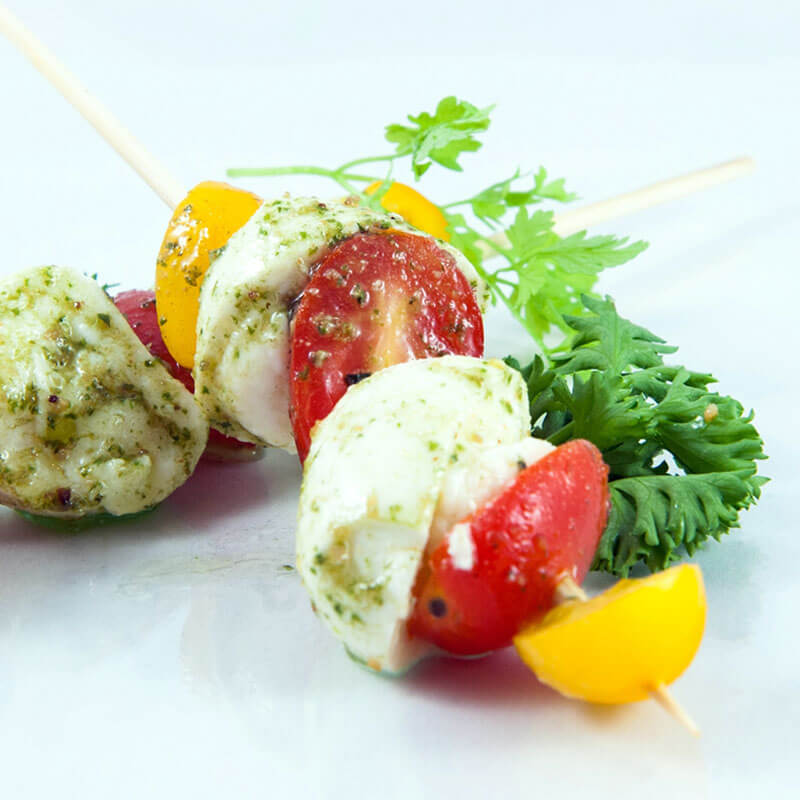 Büffel-Mozzarella-Kirschtomaten-Spieße