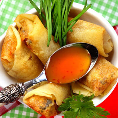 Gebackene Reisblatt-Frühlingsrollen mit Asia-Dip